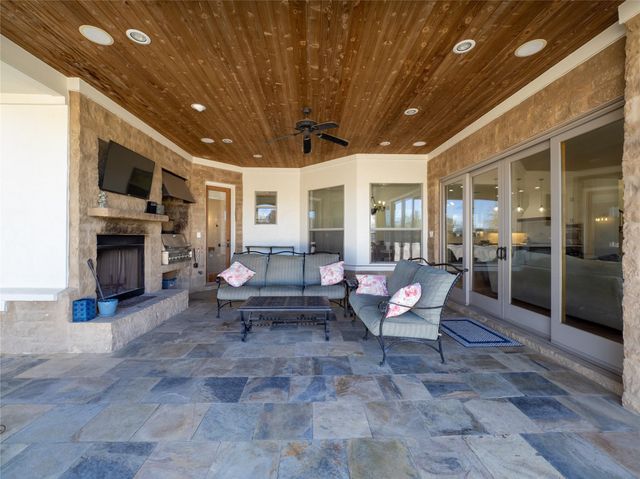 14 Autumn Oaks DR, The Hills, TX 78738