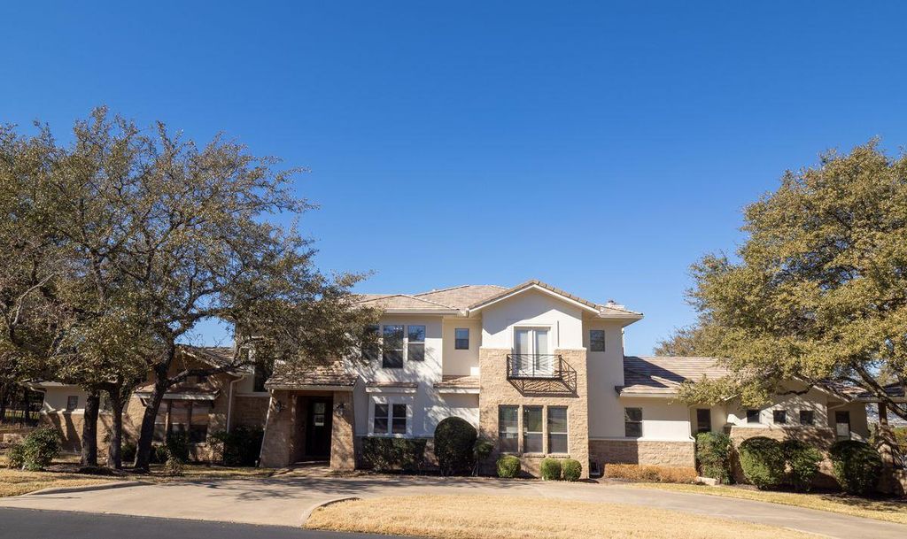 14 Autumn Oaks DR, The Hills, TX 78738