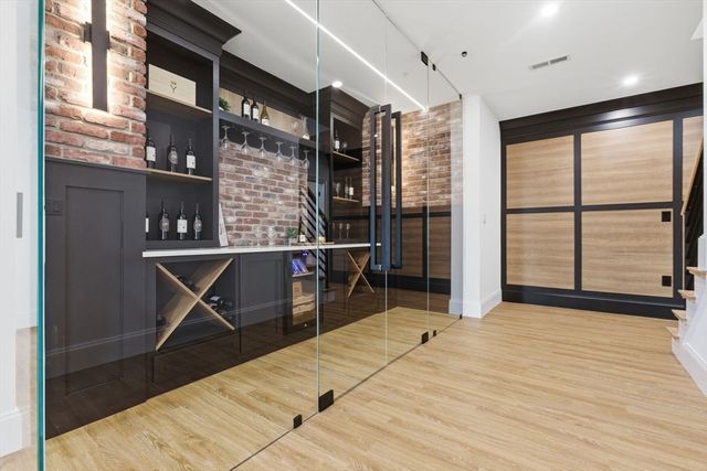 5 Lisa St, Burlington, MA 01803