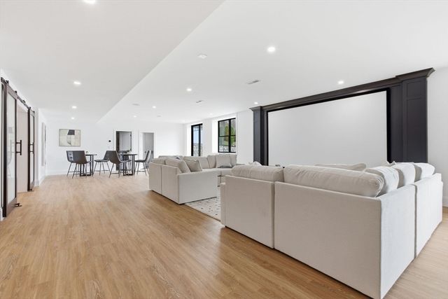 5 Lisa St, Burlington, MA 01803