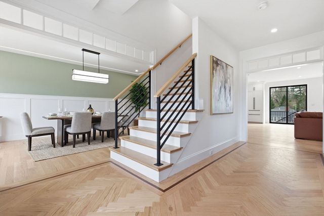 5 Lisa St, Burlington, MA 01803