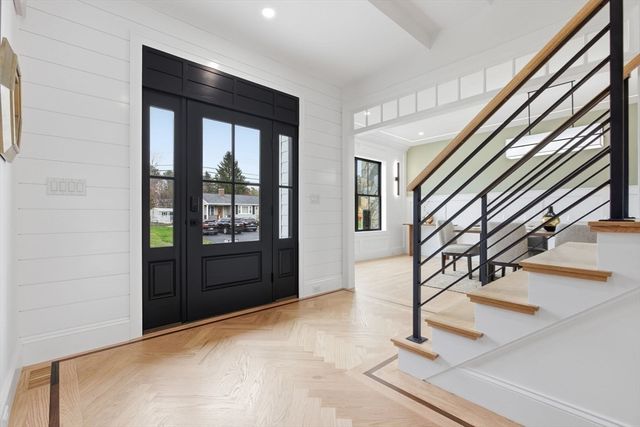 5 Lisa St, Burlington, MA 01803