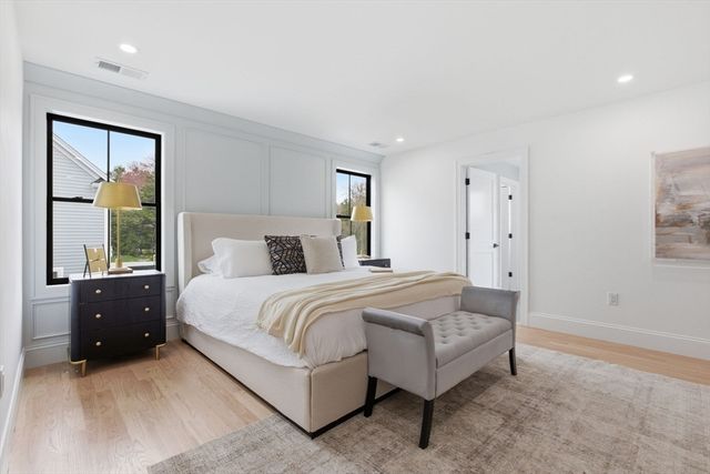 5 Lisa St, Burlington, MA 01803