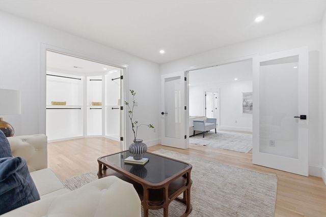 5 Lisa St, Burlington, MA 01803