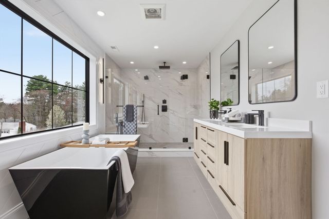 5 Lisa St, Burlington, MA 01803