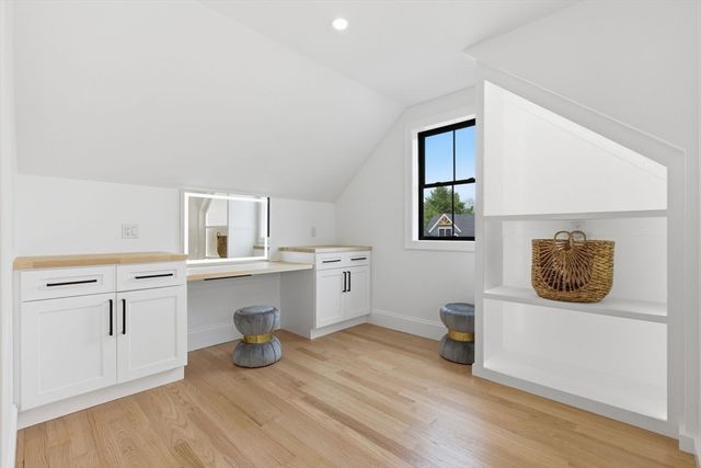 5 Lisa St, Burlington, MA 01803