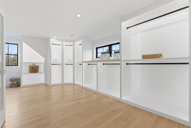 5 Lisa St, Burlington, MA 01803