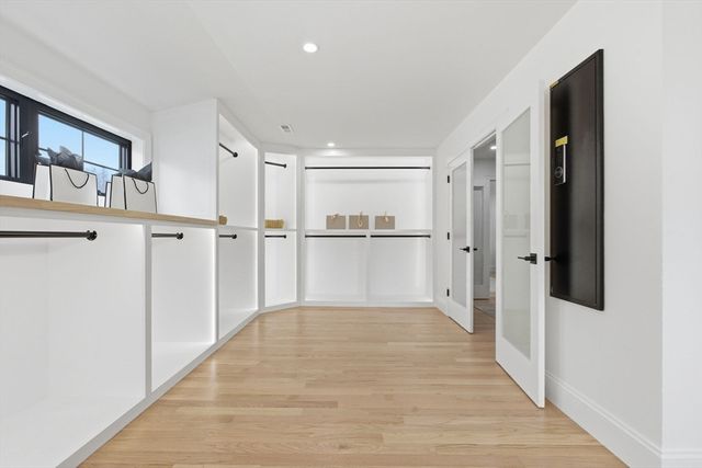 5 Lisa St, Burlington, MA 01803