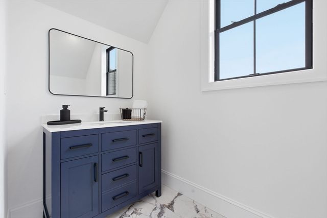 5 Lisa St, Burlington, MA 01803
