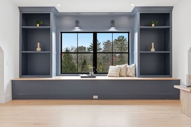 5 Lisa St, Burlington, MA 01803
