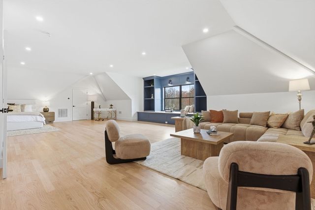 5 Lisa St, Burlington, MA 01803