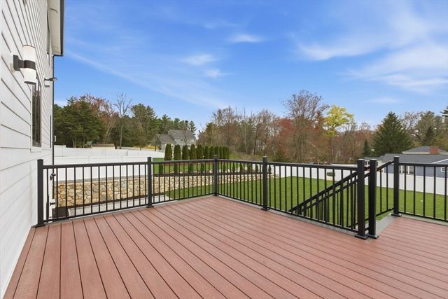 5 Lisa St, Burlington, MA 01803