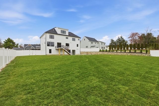 5 Lisa St, Burlington, MA 01803