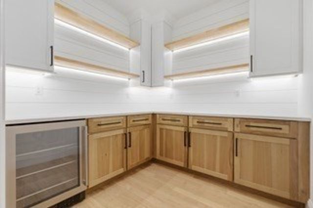 5 Lisa St, Burlington, MA 01803