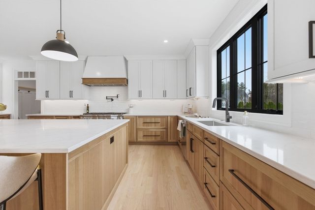 5 Lisa St, Burlington, MA 01803