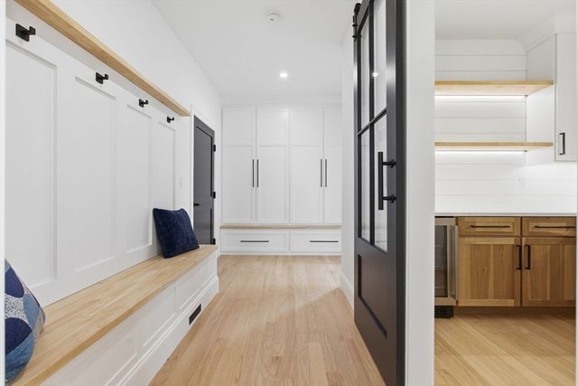 5 Lisa St, Burlington, MA 01803