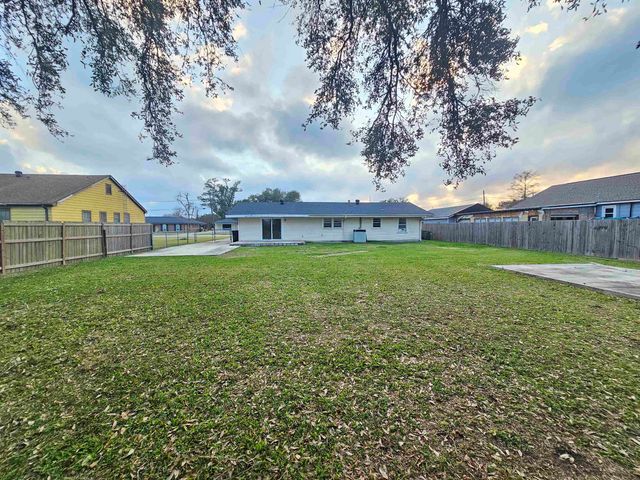 1743 Acadian Dr, Houma, LA 70363