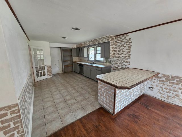 1743 Acadian Dr, Houma, LA 70363