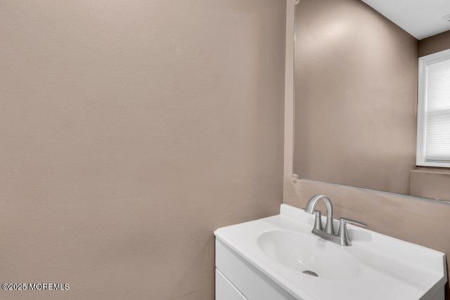 37 Glenbrook Road, Freehold, NJ 07728