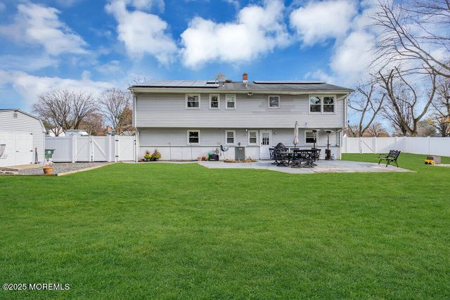 37 Glenbrook Road, Freehold, NJ 07728