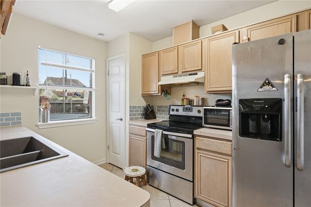 702 Saint Bernadine Dr, Corpus Christi, TX 78418