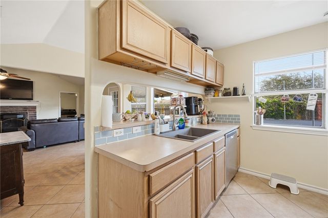 702 Saint Bernadine Dr, Corpus Christi, TX 78418