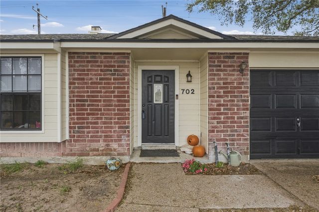 702 Saint Bernadine Dr, Corpus Christi, TX 78418