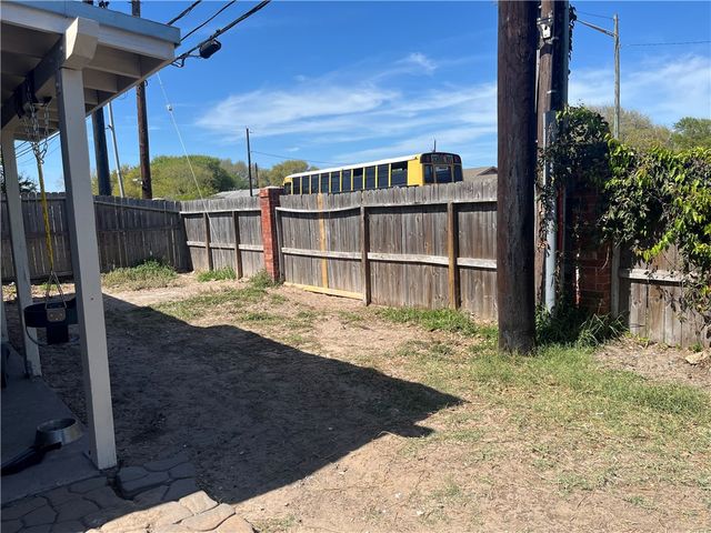 702 Saint Bernadine Dr, Corpus Christi, TX 78418