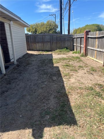 702 Saint Bernadine Dr, Corpus Christi, TX 78418