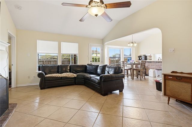 702 Saint Bernadine Dr, Corpus Christi, TX 78418