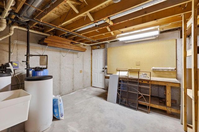 4365 Schneider Drive, Oregon, WI 53575