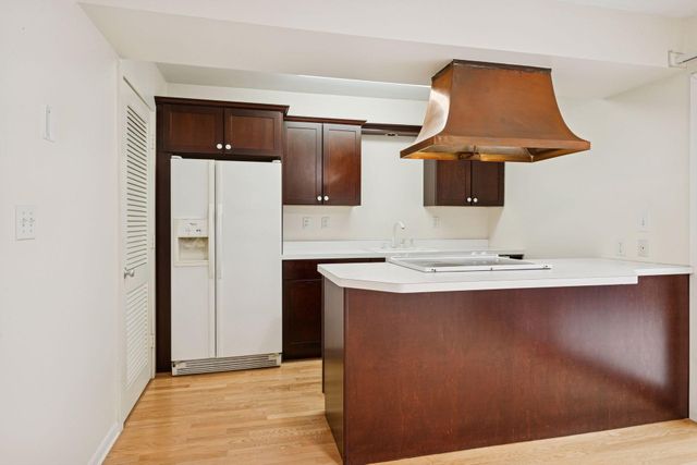 6381 Barrie Road 0120, Edina, MN 55435