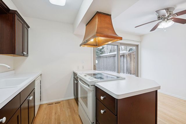 6381 Barrie Road 0120, Edina, MN 55435