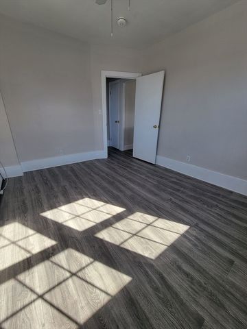 388 E Merrimack St 7, Lowell, MA 01852