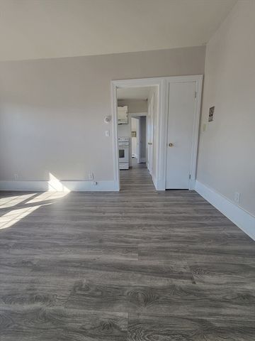 388 E Merrimack St 7, Lowell, MA 01852