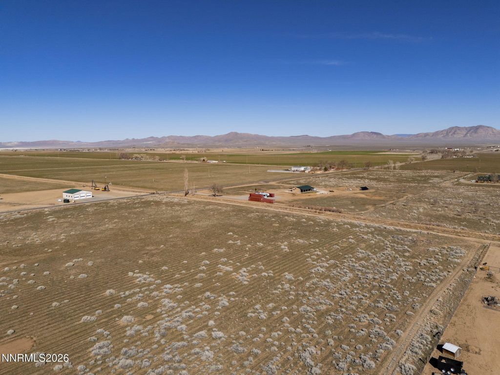 Image 7 of property listing at 613 Day Lane, Smith Valley, NV 89444