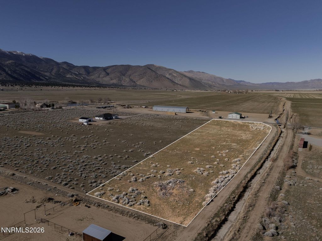 Image 9 of property listing at 613 Day Lane, Smith Valley, NV 89444