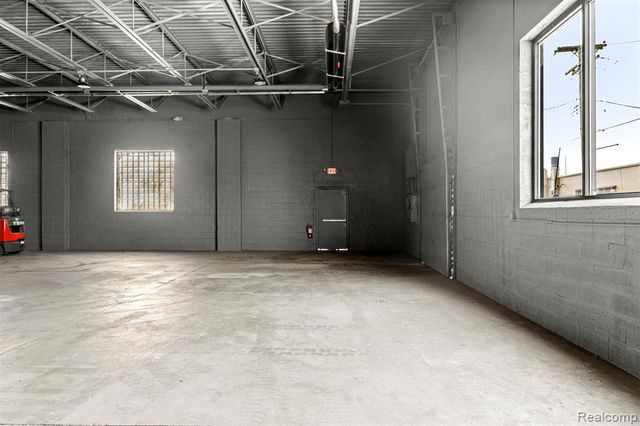 23201 Roseberry Avenue, Warren, MI 48089