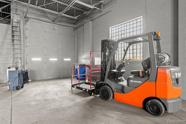 23201 Roseberry Avenue, Warren, MI 48089