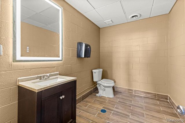 23201 Roseberry Avenue, Warren, MI 48089