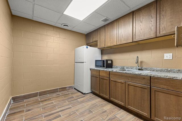 23201 Roseberry Avenue, Warren, MI 48089