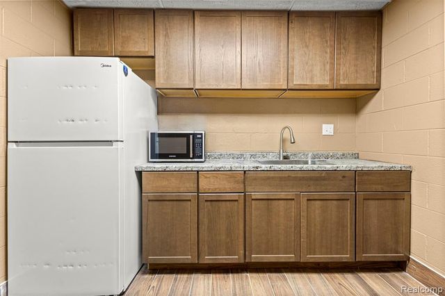 23201 Roseberry Avenue, Warren, MI 48089