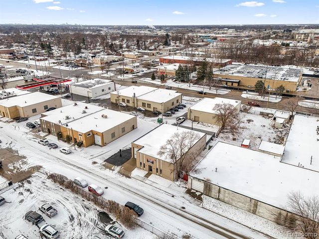 23201 Roseberry Avenue, Warren, MI 48089