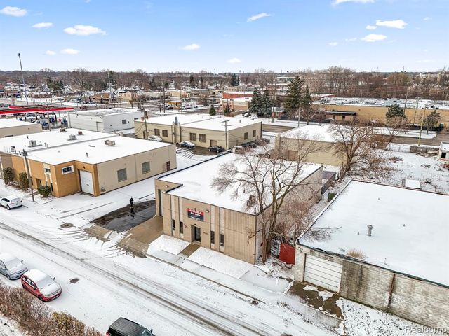 23201 Roseberry Avenue, Warren, MI 48089