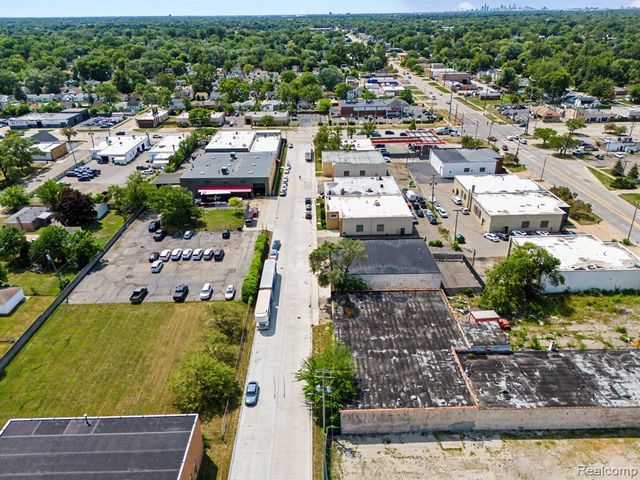23201 Roseberry Avenue, Warren, MI 48089