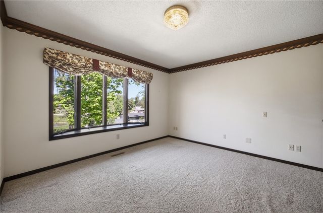 4140 Elkhorn Drive, Cedar Rapids, IA 52411