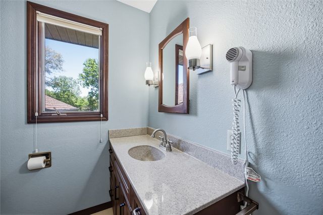 4140 Elkhorn Drive, Cedar Rapids, IA 52411