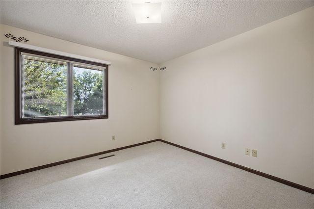 4140 Elkhorn Drive, Cedar Rapids, IA 52411