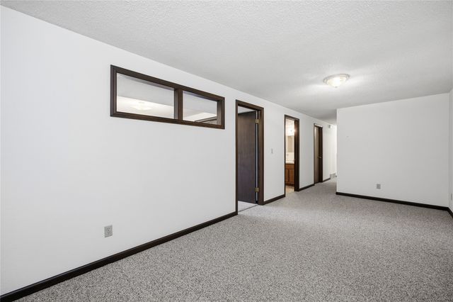 4140 Elkhorn Drive, Cedar Rapids, IA 52411