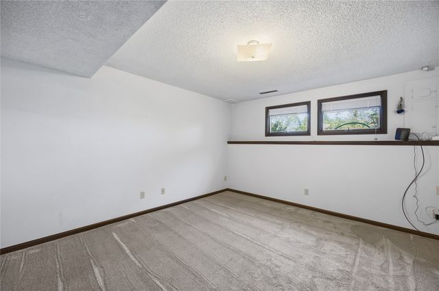 4140 Elkhorn Drive, Cedar Rapids, IA 52411